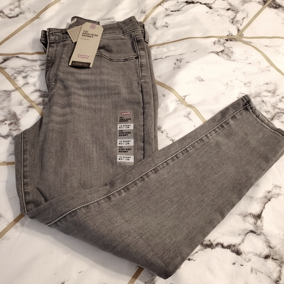 Levi's Jeans - Picture 1 of 3